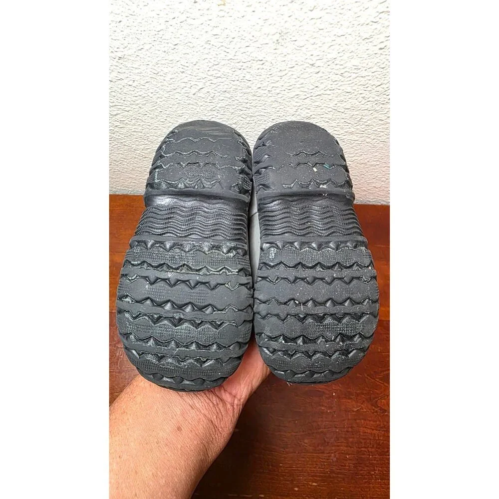 Bogs Kids Waterproof Insulated Winter Boots Size 8 Gray‎ Floral Accents
